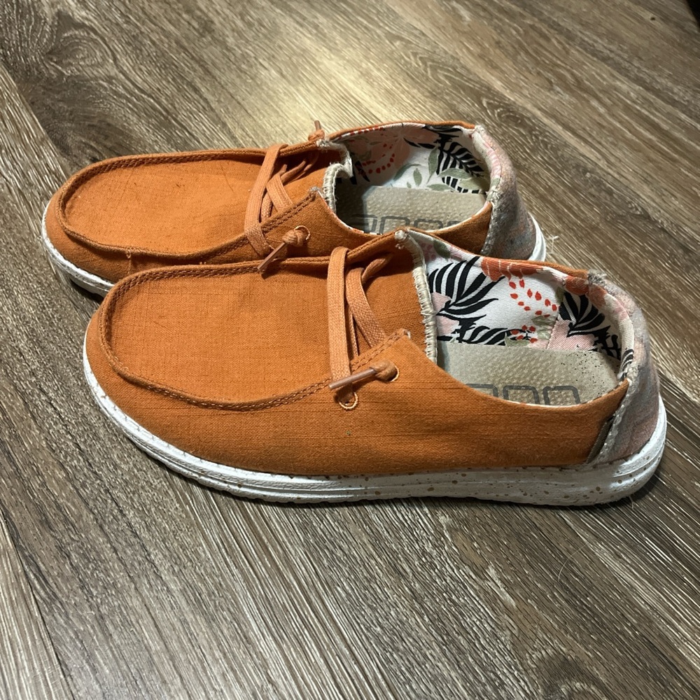 Orange women’s hey dudes with speckle soles!